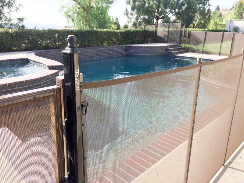 Mesh Pool Fence Construction